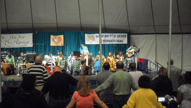 All on their knies in adoration