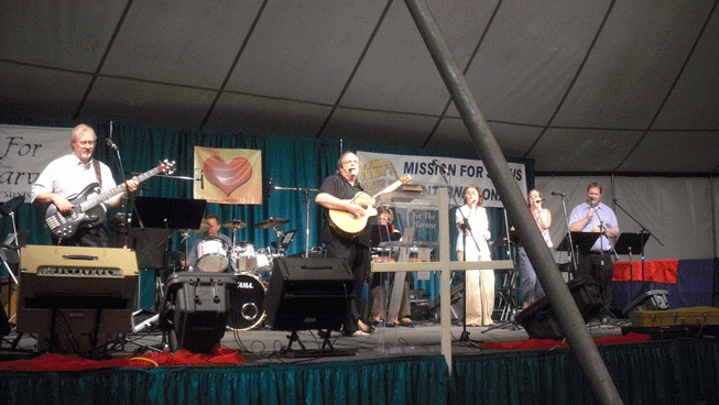 Rev. Quigley Foran and HFH Worship Team